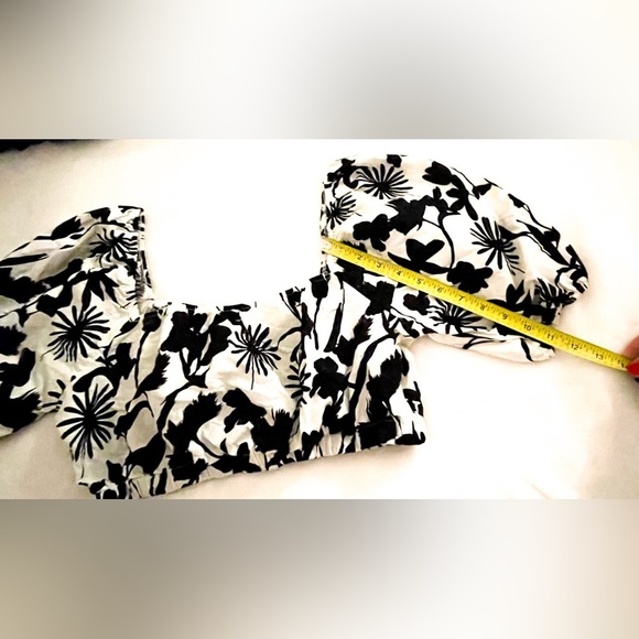 CROP TOP Black and White puff sleeve floral y2k top - Picture 6 of 7